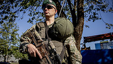 Lietuvos kariuomenės kariai saugo NATO vir&scaron;ūnių susitikimo Vilniuje teritoriją