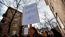 Prie Lenkijos ambasados &ndash; akcija prie&scaron; abortų uždraudimą