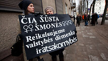 Prie Lenkijos ambasados &ndash; akcija prie&scaron; abortų uždraudimą