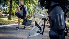 Kalėjimų departamento pareigūnai atlieka kratą Pravieni&scaron;kių pataisos namuose