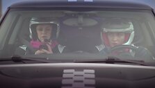 kokia-zala-automobiliui-padaro-pavasarines-duobes