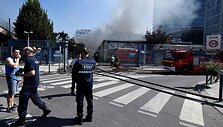 Svarbioje Paryžiaus traukinių stotyje dėl didžiulio gaisro paralyžiuotas eismas