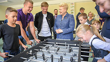 Prezidentė lankėsi vaikų dienos centre ir dalyvauja akcijos &bdquo;Padovanok vaikui vasarą&ldquo; uždarymo &scaron;ventėje