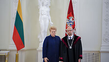 Prezidentė priėmė trijų paskirtų teisėjų priesaikas