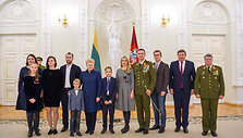 Prezidentė suteikė generolo laipsnius ir valstybinius apdovanojimus Lietuvos karininkams