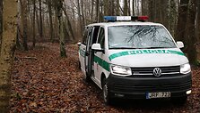 Kaune mi&scaron;ke surasti pasislėpę sodybą apvogę vyrai