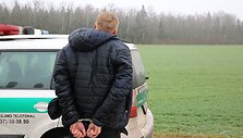 Kaune mi&scaron;ke surasti pasislėpę sodybą apvogę vyrai