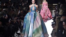 &bdquo;Elie Saab&ldquo; 2019 m. pavasario ir vasaros kolekcijos modelis