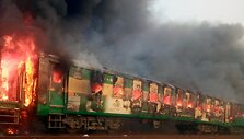 Gaisras traukinyje Pakistame