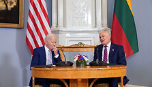 Joe Bidenas ir Gitanas Nausėda