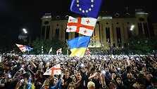 Sakartvele tęsiasi protestai prie&scaron; &bdquo;užsienio įtakos&ldquo; įstatymą