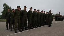 I&scaron;kilmingoje rikiuotėje įteikti pažymėjimai paskutinei bazinių karinių mokymų laidai