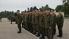 I&scaron;kilmingoje rikiuotėje įteikti pažymėjimai paskutinei bazinių karinių mokymų laidai