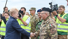 Prezidentė NATO karines pratybas &bdquo;Kardo kirtis &ndash; 2015&ldquo;