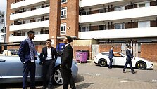 Londono mokyklos i&scaron;leistuvėse abiturientai i&scaron;sinuomoja prabangius automobilius