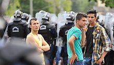 Vengrijos policija mal&scaron;ino riau&scaron;es pabėgėlių stovykloje
