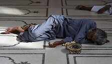 Varginanti kaitros banga Pakistane