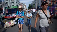 Rusai apsiperka greta esančiame Kinijos mieste