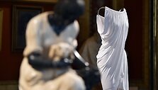 Dizainierio Azzedine'o Alaia &bdquo;mink&scaron;tosios skulptūros&ldquo;