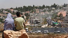 Palestiniečiai stebi Vakarų Krante griaunamus nelegaliai pastatytus namus