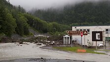 Potvynis ir purvo nuo&scaron;liauža Aliaskoje