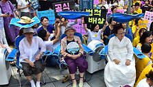 Protestai prie Japonijos ambasados Seule