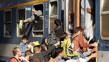Migrantai &scaron;turmuoja traukinį Budape&scaron;te