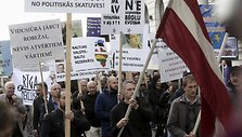 Eitynėse prie&scaron; pabėgėlių priėmimą Latvijoje