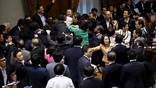 Japonijos politikų grumtynės 