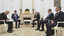 Sirijos prezidentas Basharas al Assadas susitinka su Vladimiru Putinu