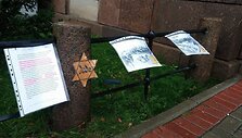 Lietuvos mokslų akademijos Vrublevsikių bibliotekos pakabintos nuotraukos i&scaron; &Scaron;iaulių geto ir jo pasekmių