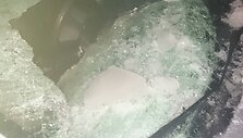 Nukritusio ledo luito sudaužytas automobilis