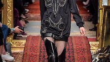 &bdquo;Moschino&ldquo; 2016 m. rudens-žiemos kolekcijos modelis