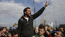 Migrantai blokuoja geležinkelį Graikijos ir Makedonijos pasienyje