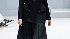 &bdquo;Balenciaga&ldquo; 2016 m. rudens-žiemos kolekcijos modelis