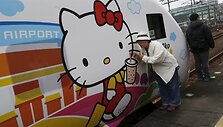 Taivane pradėjo kursuoti &bdquo;Hello Kitty&ldquo; simbolika puo&scaron;tas traukinys
