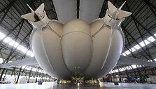 Didžiausias pasaulyje lėktuvas &bdquo;Airlander 10&ldquo; buvo pristatytas visuomenei