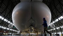 Didžiausias pasaulyje lėktuvas &bdquo;Airlander 10&ldquo; buvo pristatytas visuomenei