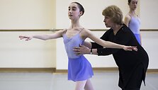 Harper Ortlieb i&scaron; Oregono baleto mokosi akademijoje Rusijoje