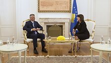 Kosovo ekspremjeras Thaci prisaikdintas &scaron;alies prezidentu