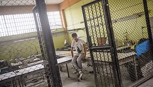 Peru kalėjime kaliniai bendradarbiauja su dizaineriu ir siuva specialią drabužių kolekciją