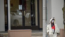 JAV pa&scaron;autas pandos kostiumą vilkintis vyras, laikęs &bdquo;bombą&ldquo; i&scaron; &scaron;okoladukų