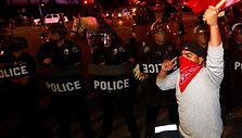 Protestai per Trumpo mitingą Kalifornijoje virto smurtiniais