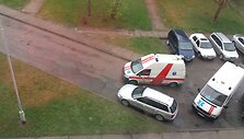 Prie mamos namų A.Kulviečio gatvėje sukniubusi moteris