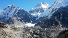 Po trijų metų pertraukos alpinistai vėl bandys pasiekti Everesto vir&scaron;ūnę