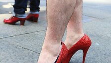&bdquo;Walk A Mile In Her Shoes&ldquo; &ndash; renginys už moterų teises Toronte