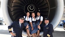 &bdquo;Lufthansa&ldquo; stiuardesės ir pilotai &bdquo;Oktoberfest&ldquo; &scaron;ventės proga dėvės tradicinius bavari&scaron;kus rūbus