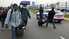 Ruo&scaron;iamasi evakuoti migrantų neteisėtą stovyklą &scaron;iauriniame Kalė uostamiestyje