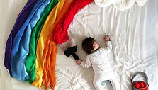 Mama savo sūnų fotografuoja įsivaizduodama jo sapnus ir svajones