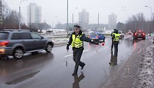 Tarptautinės Antikorupcijos dienos i&scaron;vakarėse Vilniuje surengta akcija &bdquo;Ky&scaron;is i&scaron;purvina&ldquo;